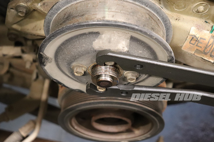 Fan clutch pulley holding tool