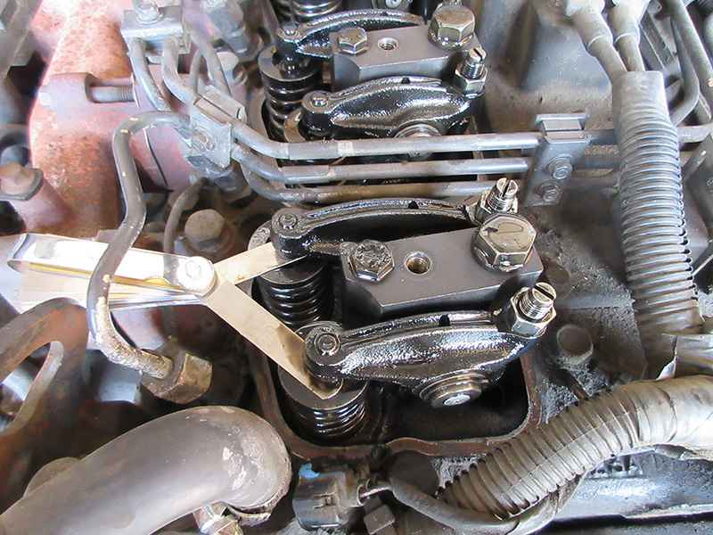 intake and exhaust valves on 5.9 Cummins engine