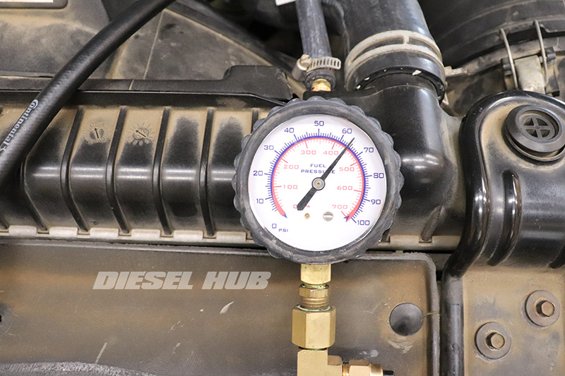 Reading fuel pressure on test gauge